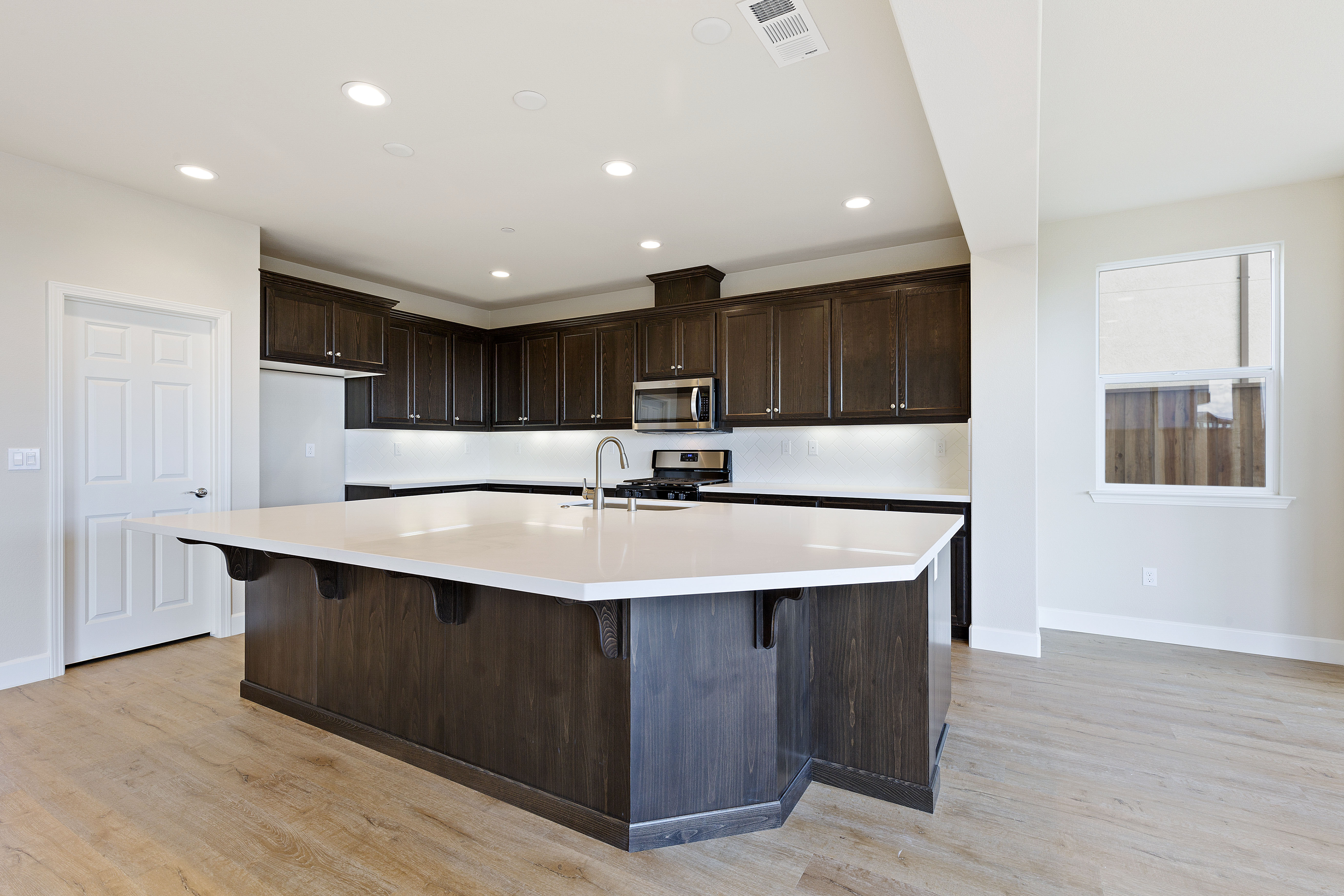 Cabinets and countertops | Elite Builder Services