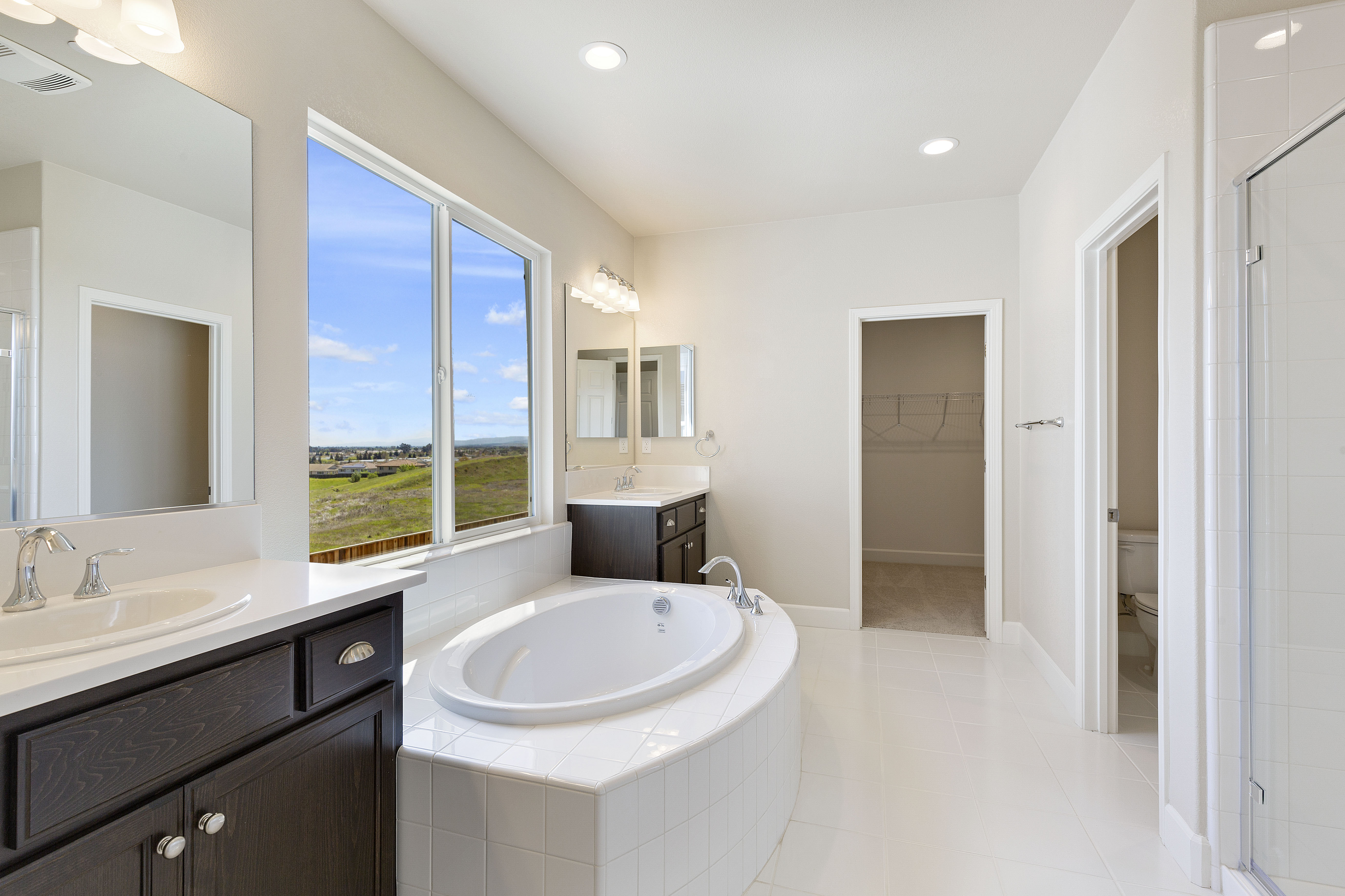 master bathroom in new home | Elite Builder Services