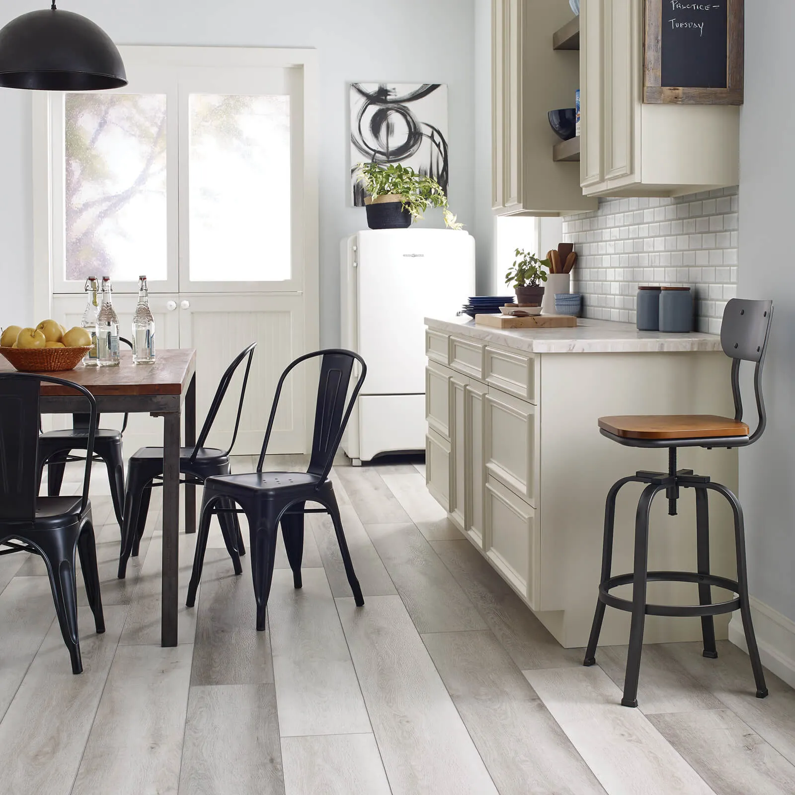 Dinning room Vinyl | Elite Builder Services