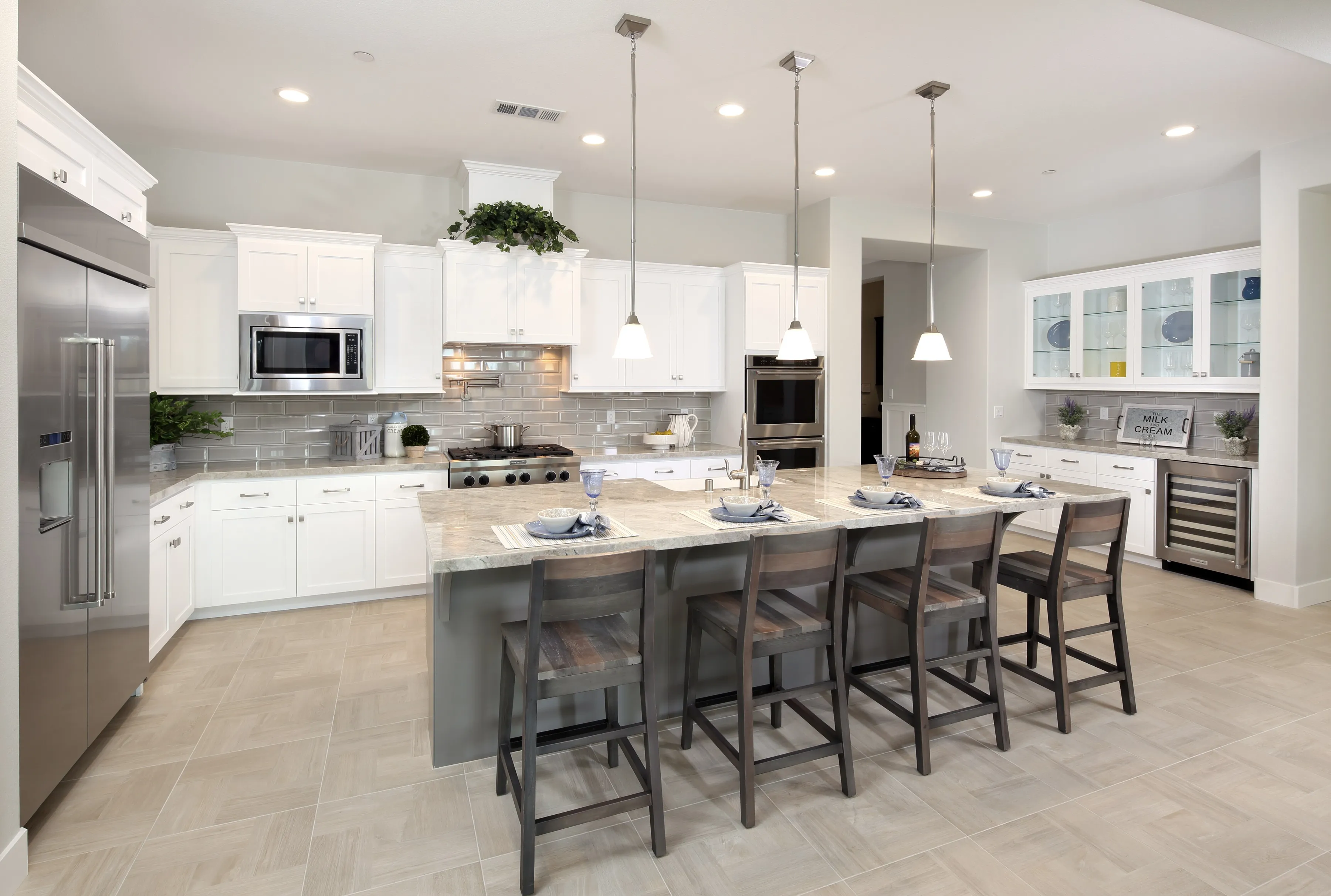 ceramic32 Kitchen tile | Elite Builder Services